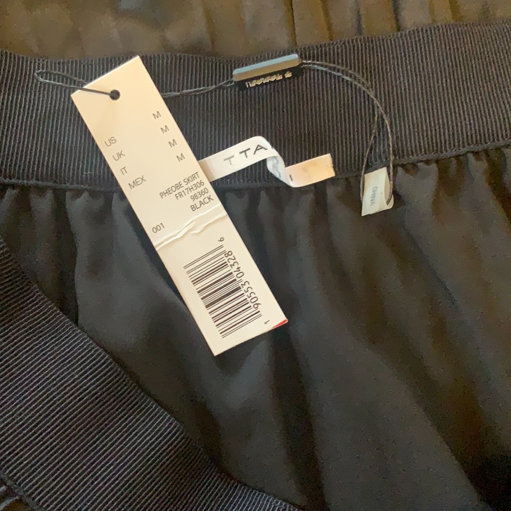 T TAHARI PHEOBE Black Satin Pleated Skirt size M - Picture 15 of 15